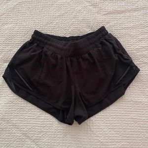 Lululemon 2.5 Black Hotty Hot Shorts